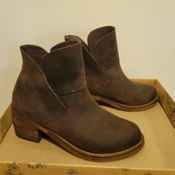 Free People Brooks Ankle Boot size 7 - Brown Leather Bootie - Picture 2 of 13